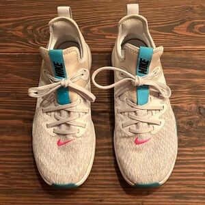 Nike - Elite TR - Size 9 Ladies